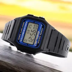 Klasyczny zegarek Casio z serii Illuminator, jeden z popularnych modeli wśród wielu **marek zegarków**.
