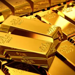 Stos złota z akredytacją LBMA, każdy sztabek o wadze 1000g, lśniący i gotowy do inwestycji.