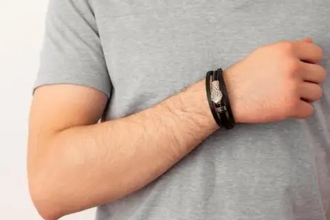 Na której ręce nosić bransoletkę magnetyczną, aby poprawić zdrowie?