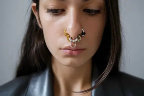 Dobierz rozmiar kolczyka do nosa: poradnik krok po kroku (Nostril, Septum)