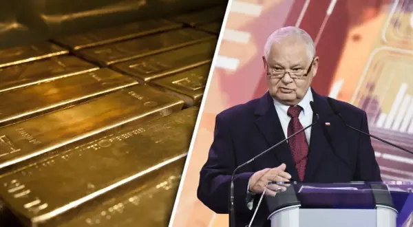 Sztabki złota i mężczyzna w garniturze przy mównicy. Dowiedz się, jak kupić złoto w NBP.