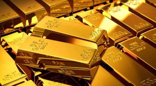 Stos złota z akredytacją LBMA, każdy sztabek o wadze 1000g, lśniący i gotowy do inwestycji.
