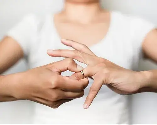Sposoby na zdjęcie ciasnej obrączki w ciąży