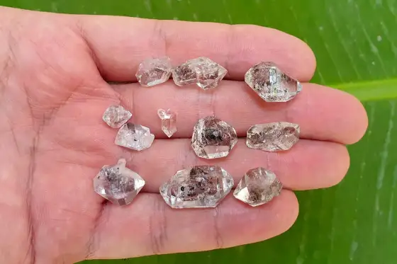Diament herkimer - jak go rozpoznać i wykorzystać w biżuterii