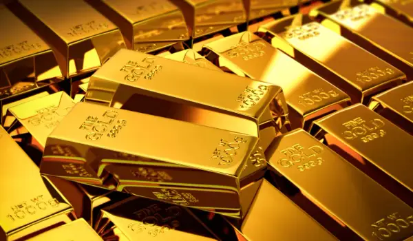 Stos złota z akredytacją LBMA, każdy sztabek o wadze 1000g, lśniący i gotowy do inwestycji.